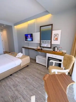 Single Oda, Deniz ve Dağ Manzaralı, Fransız Balkonlu