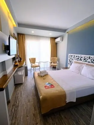 Single Oda, Deniz ve Dağ Manzaralı, Fransız Balkonlu