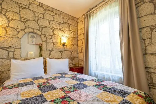 Taş Oda, Bahçe Manzaralı