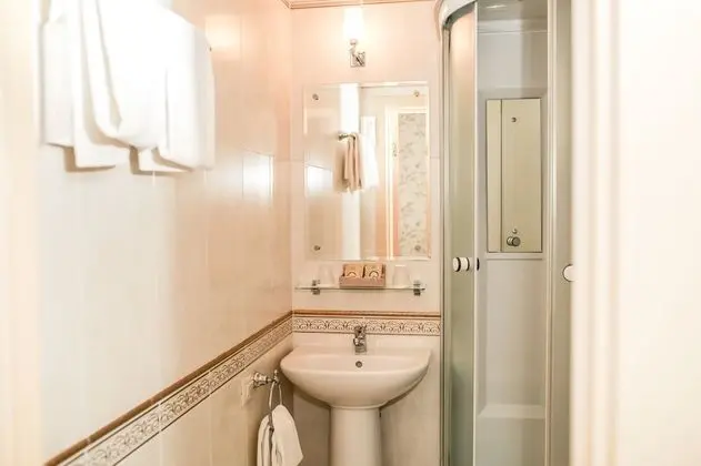 Standard Tek Büyük Yataklı Oda (Attic)