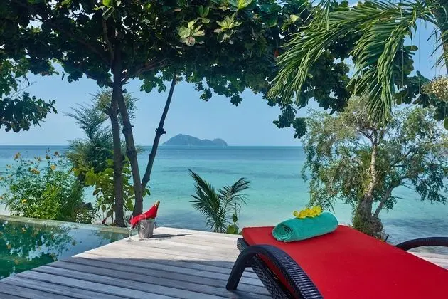 Deluxe Beachfront Pool Villa