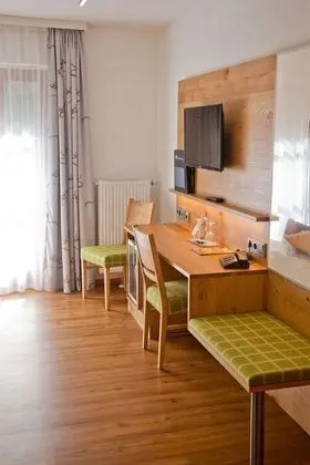 Comfort Büyük Yataklı Tek Kişilik Oda