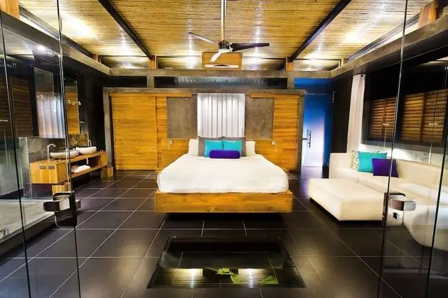 Luxury Oda