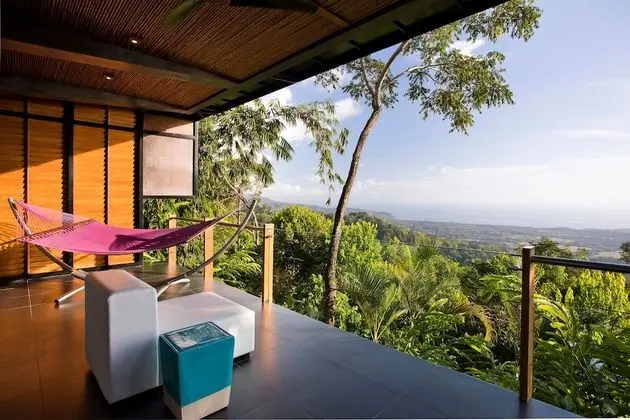 Luxury Oda
