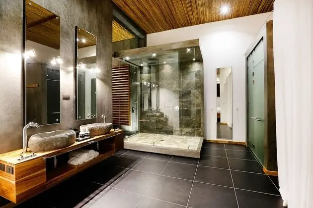 Luxury Oda