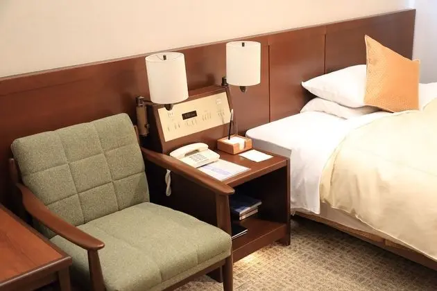 Tek Kişilik Oda, Sigara İçilmez