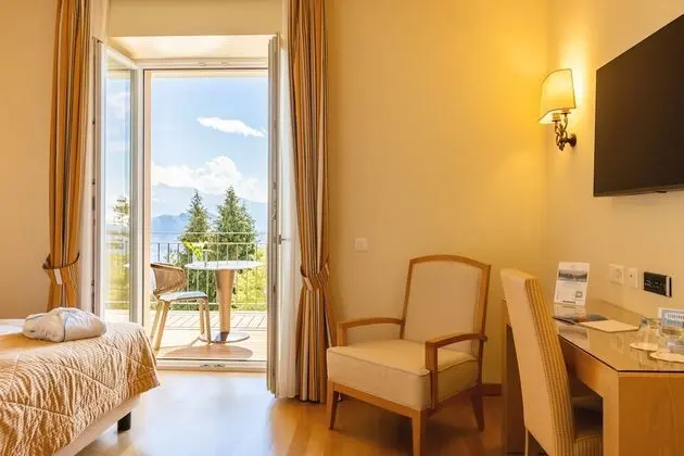 Classic with lake view