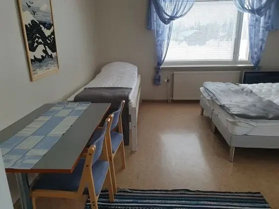 Tek Büyük veya İki Ayrı Yataklı Oda, Ortak Banyo