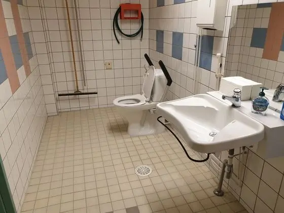 Tek Büyük veya İki Ayrı Yataklı Oda, Ortak Banyo