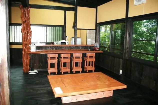 Traditional Kulübe (I)