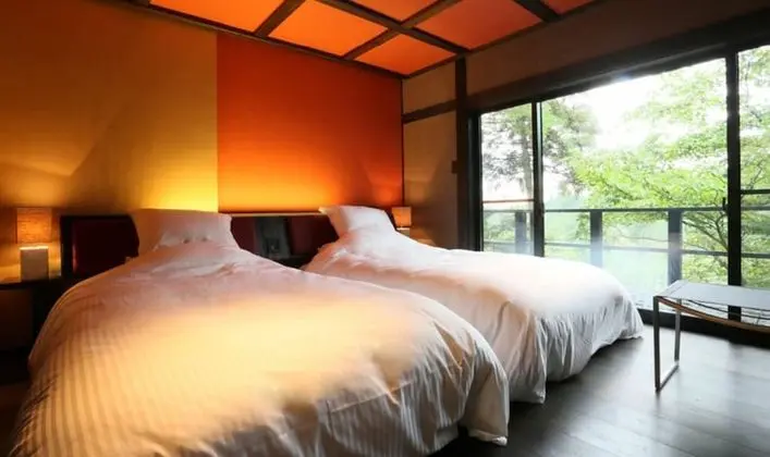 Ev (Yoimachi, 1 Japanese futon available)