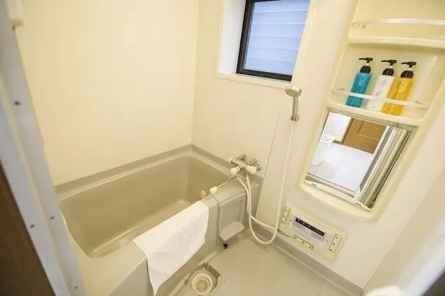 Ev (9 Guests, KH-1)