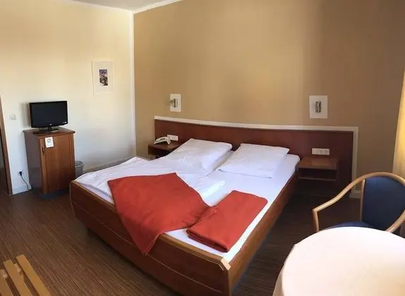 Standard Tek Büyük Yataklı Oda