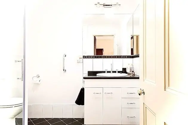 Deluxe Oda (Adelaide )