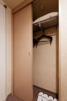 İki Ayrı Yataklı Oda, Sigara İçilmez