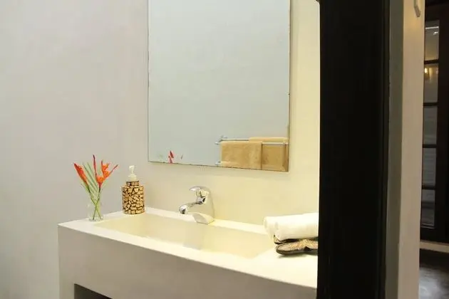 Deluxe Tek Büyük Yataklı Oda, 1 Yatak Odası, Engellilere Uygun, Havuz Manzaralı