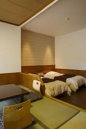 Traditional İki Ayrı Yataklı Oda (with Tatami Area)