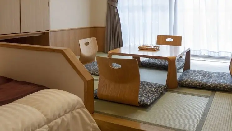 Traditional İki Ayrı Yataklı Oda (with Tatami Area)