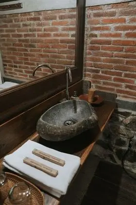 Üç Kişilik Oda, Bahçe Manzaralı