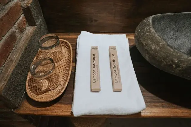 Üç Kişilik Oda, Bahçe Manzaralı