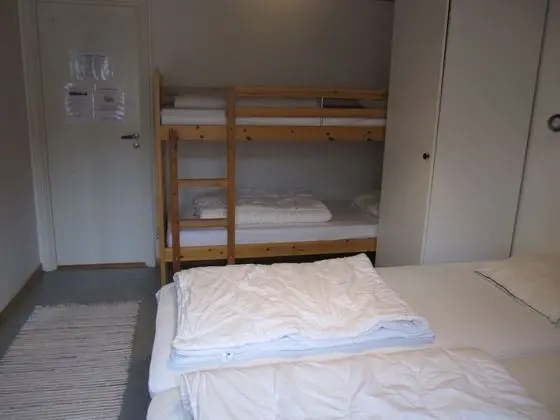 Dört Kişilik Oda, Ortak Banyo (Double Bed & Bunk Bed)