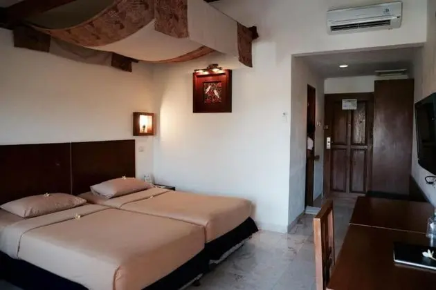 Deluxe Oda, Teras, Havuz Manzaralı