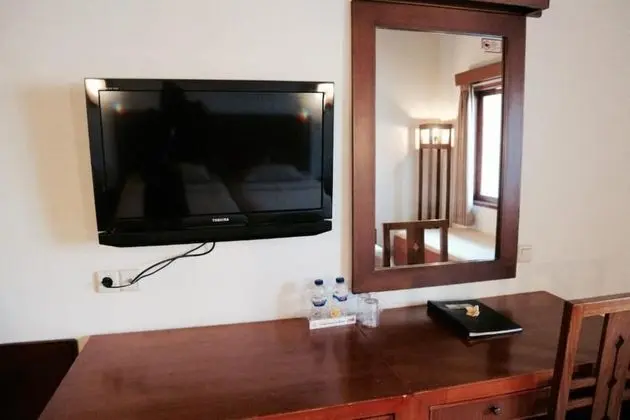 Deluxe Oda, Teras, Havuz Manzaralı