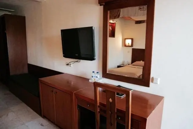 Deluxe Oda, Teras, Havuz Manzaralı