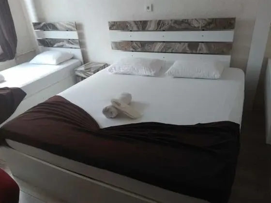 Standart Üç Kişilik Oda (Bir Çift Bir Tek Yataklı)