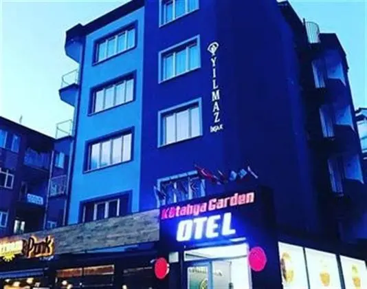 Standart Üç Kişilik Oda (Bir Çift Bir Tek Yataklı)