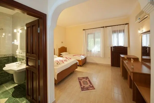 Comfort Tek Büyük veya İki Ayrı Yataklı Oda, Havuz Kenarı