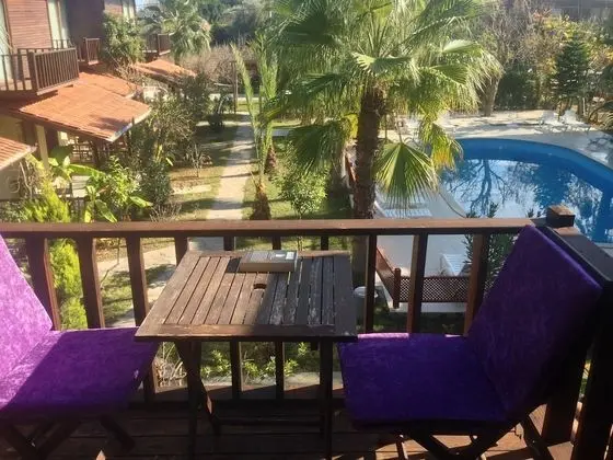 Comfort Tek Büyük veya İki Ayrı Yataklı Oda, Havuz Kenarı