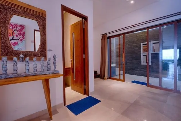 Villa Five Bedrooms With Private Pool