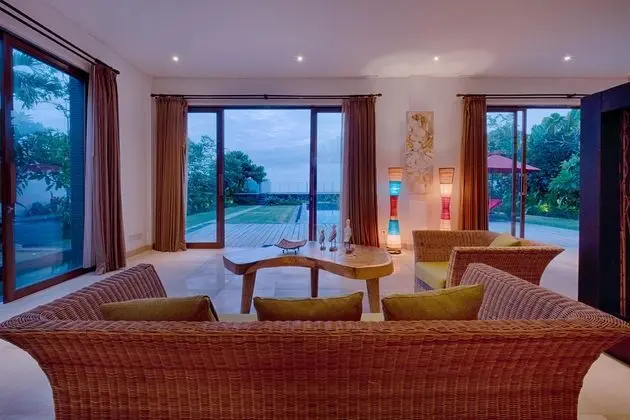 Villa Five Bedrooms With Private Pool