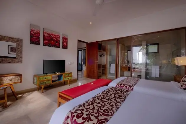 Villa Five Bedrooms With Private Pool