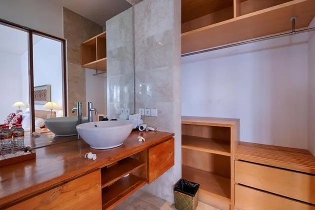 Villa Five Bedrooms With Private Pool