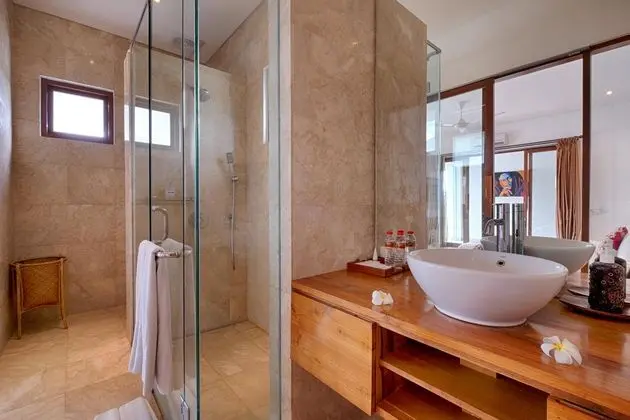 Villa Five Bedrooms With Private Pool