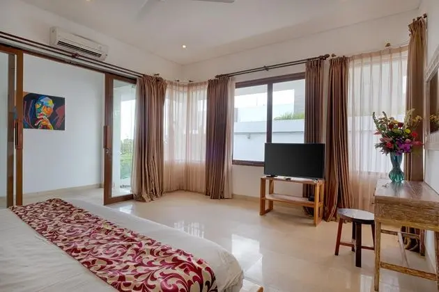 Villa Five Bedrooms With Private Pool