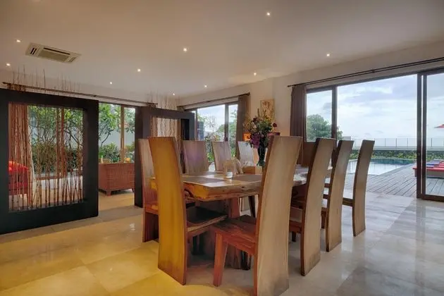 Villa Five Bedrooms With Private Pool