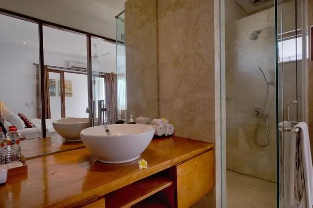 Villa Five Bedrooms With Private Pool
