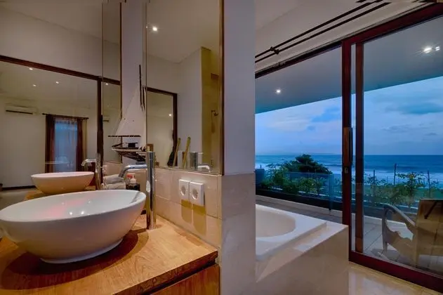 Villa Five Bedrooms With Private Pool