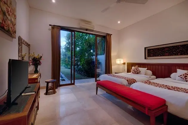 Villa Five Bedrooms With Private Pool