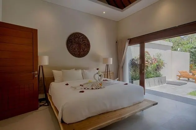 Villa, 2 Yatak Odası, Havuz Manzaralı