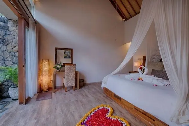 Villa, 4 Yatak Odası, Havuz Manzaralı