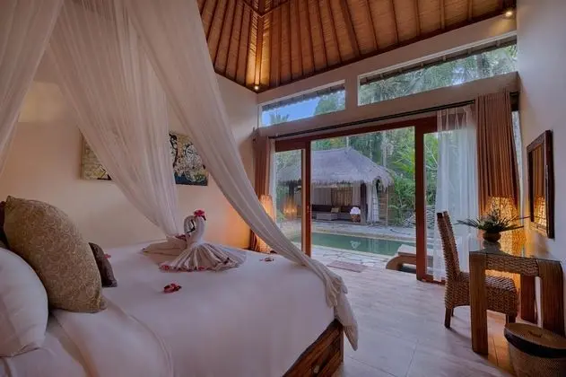 Villa, 4 Yatak Odası, Havuz Manzaralı