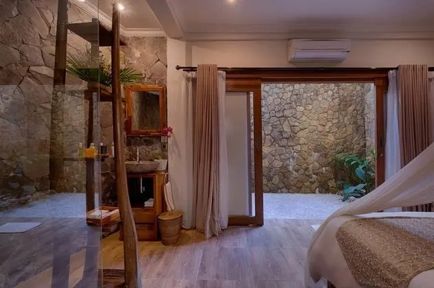 Villa, 4 Yatak Odası, Havuz Manzaralı