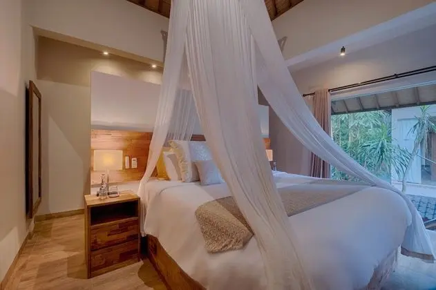 Villa, 4 Yatak Odası, Havuz Manzaralı