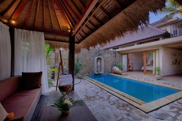 Villa, 4 Yatak Odası, Havuz Manzaralı