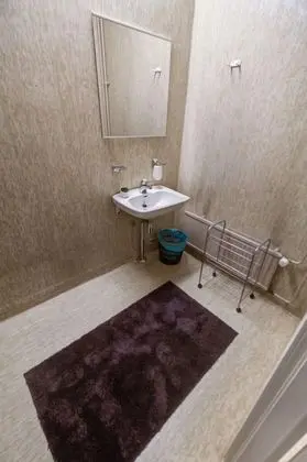 One-Bedroom Apartment - 4 -