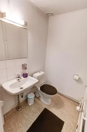 One-Bedroom Apartment - 4 -